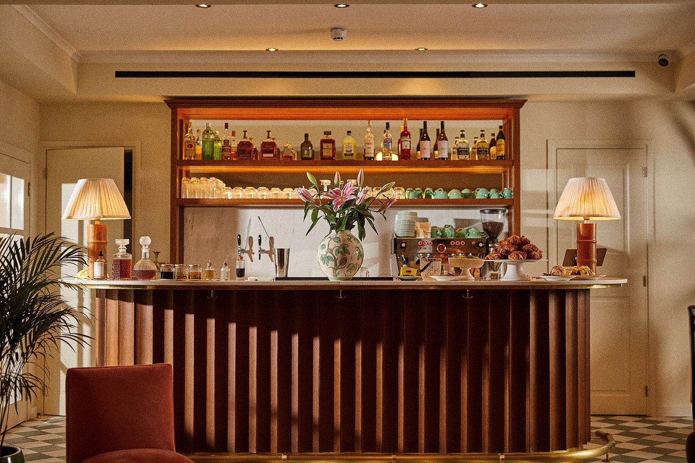 Agora Hotel (King Room) image 3