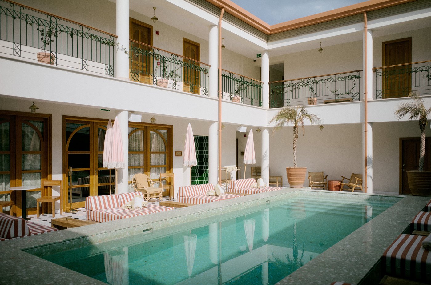 Agora Hotel (King Room) image 5