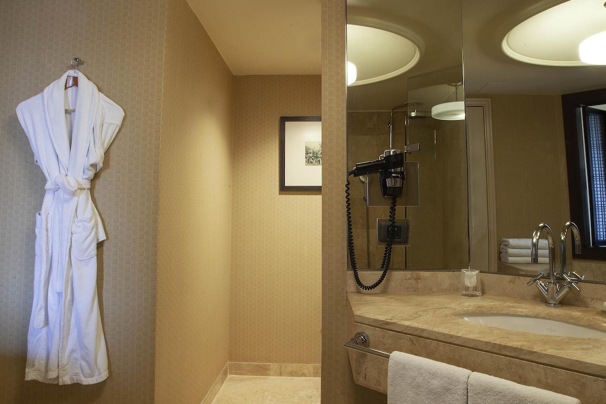 Room, 1 King Bed Grand Hyatt Istanbul image 6