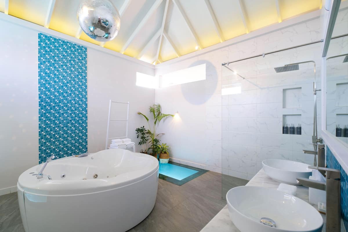 Ocean Overwater Villa The Standard, Huruvalhi Mald image 3