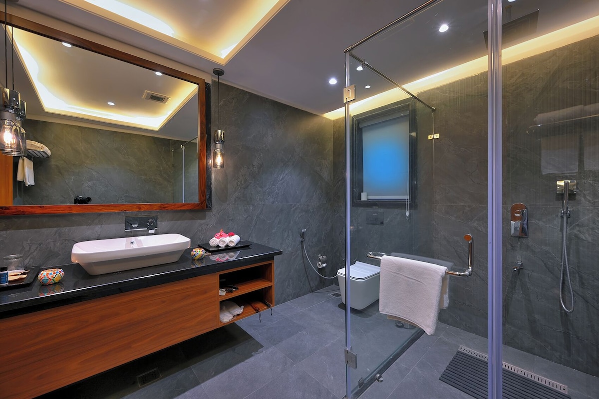 Deluxe Room, Ranthambore Bagh Palace image 3