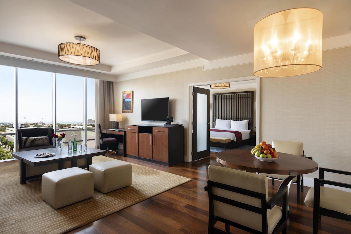 Deluxe Room, 1 King Bed Kempinski Hotel Gold Coast image 6