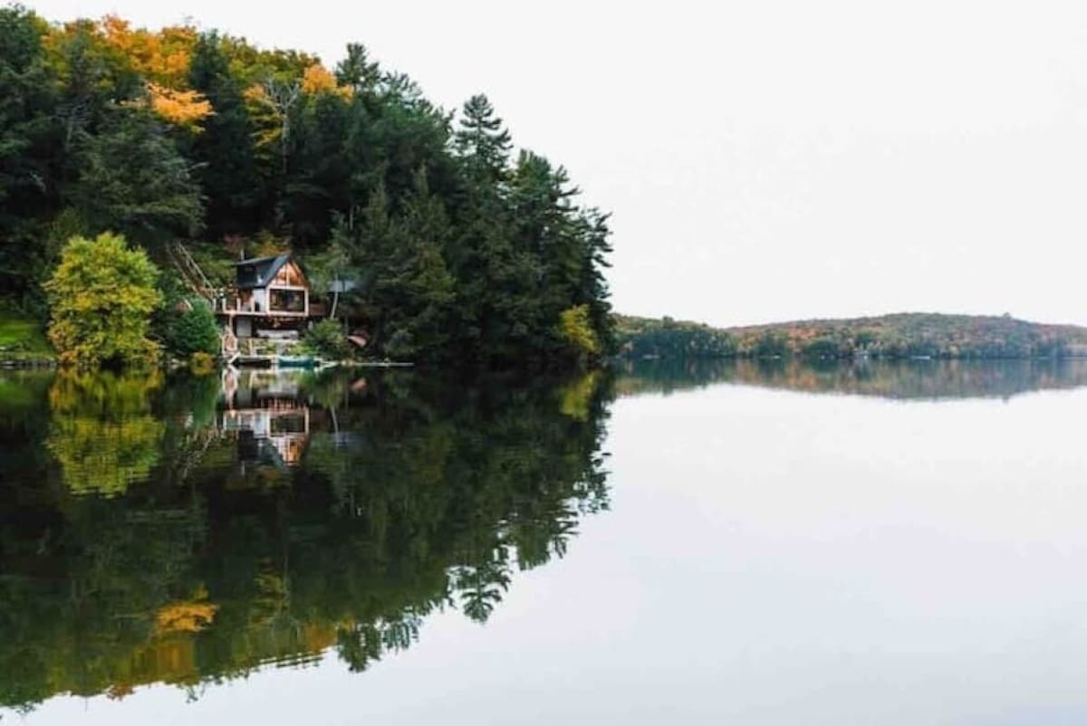 Unique Muskoka Treehouse image 1