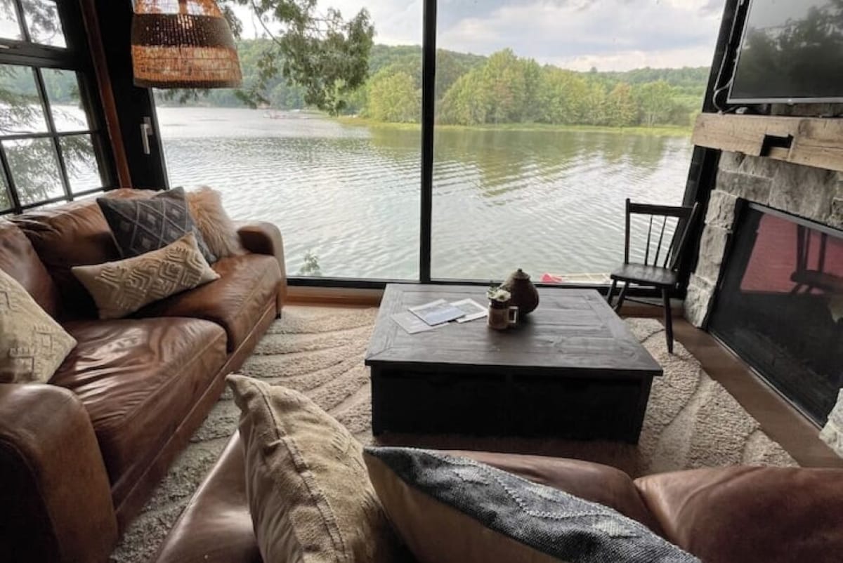 Unique Muskoka Treehouse image 8