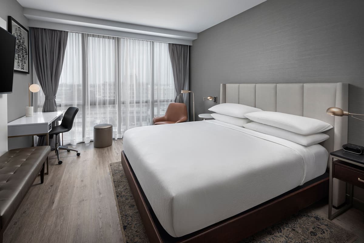 Deluxe Single Room Four Points bySheraton Flushing image 1