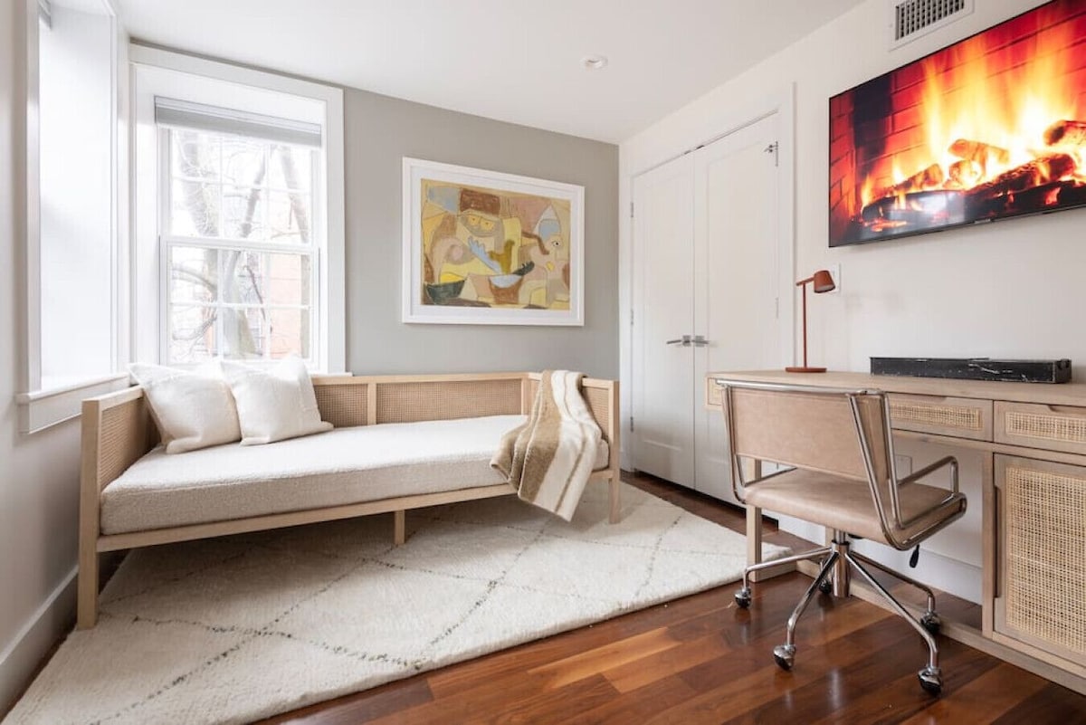 Luxurious & Spacious Townhome image 1