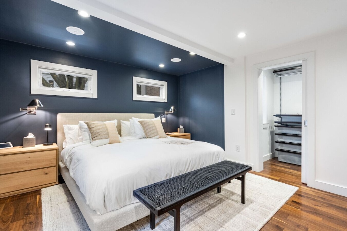 Luxurious & Spacious Townhome image 2