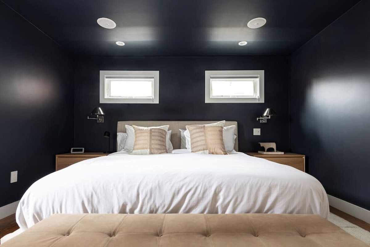 Luxurious & Spacious Townhome image 3