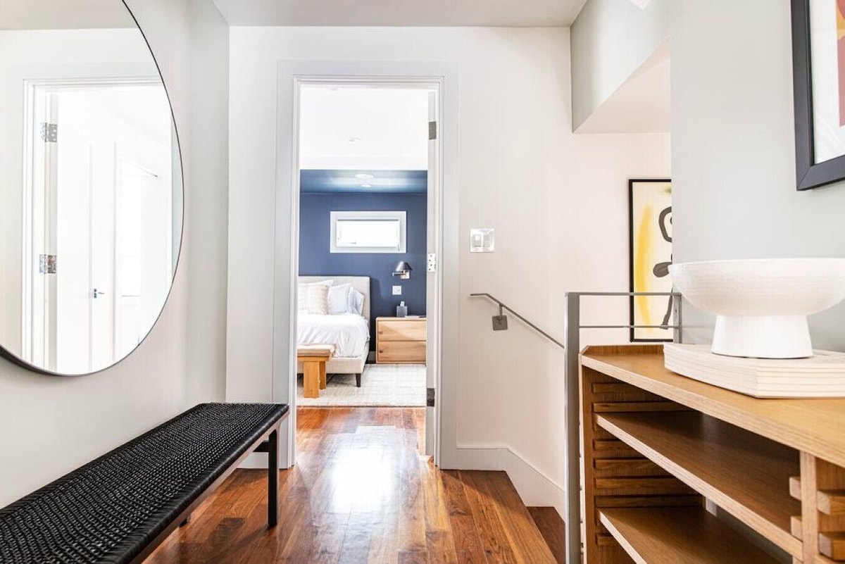 Luxurious & Spacious Townhome image 4