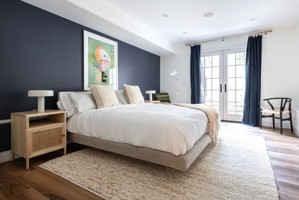 Luxurious & Spacious Townhome image 6
