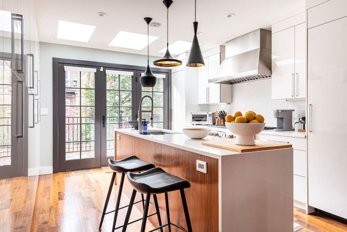 Luxurious & Spacious Townhome image 7