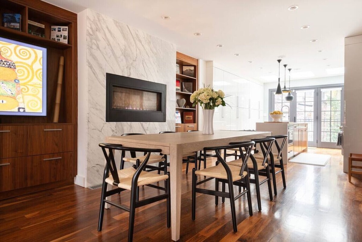 Luxurious & Spacious Townhome image 8
