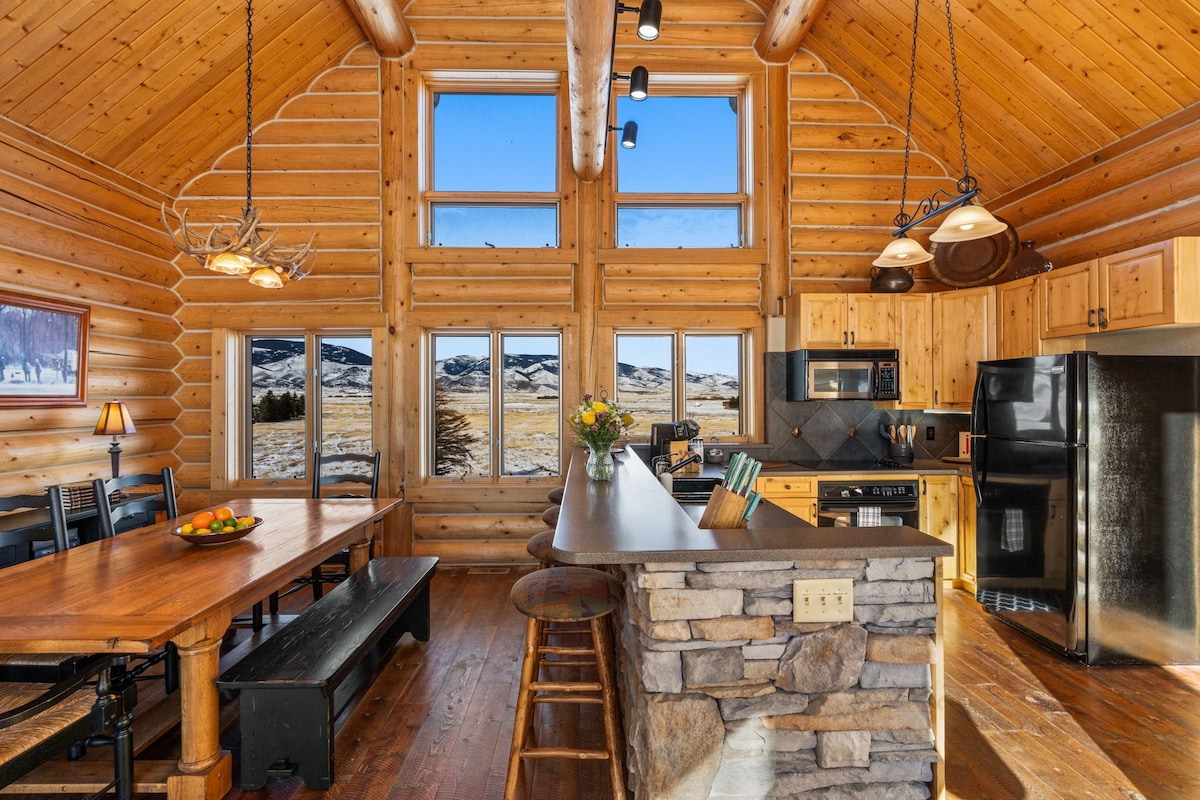 Yellowstone Log Chalet image 2