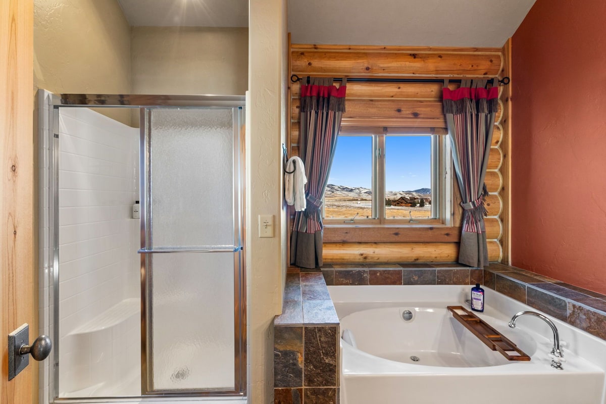 Yellowstone Log Chalet image 4