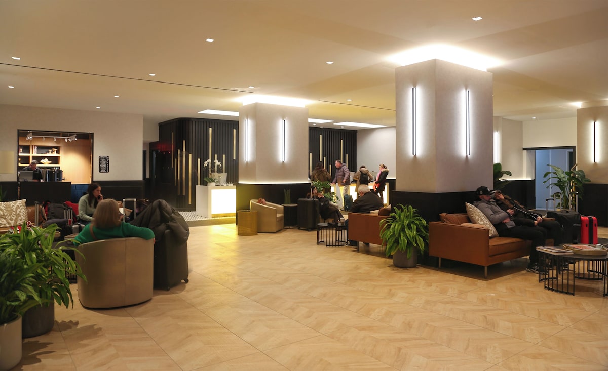 Standard Room, 1 King Bed, The Manhattan image 2