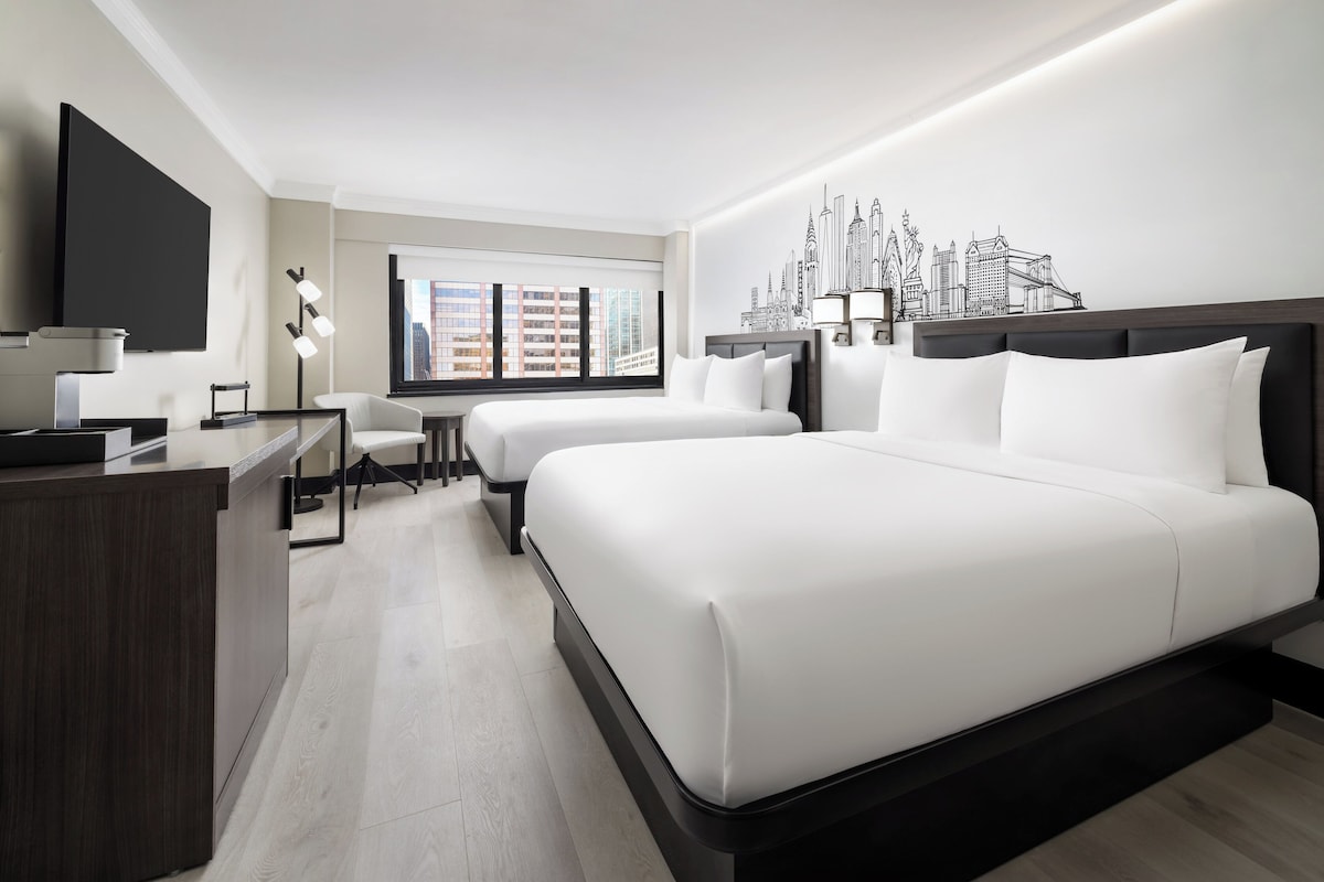 Standard Room, 1 King Bed, The Manhattan image 7