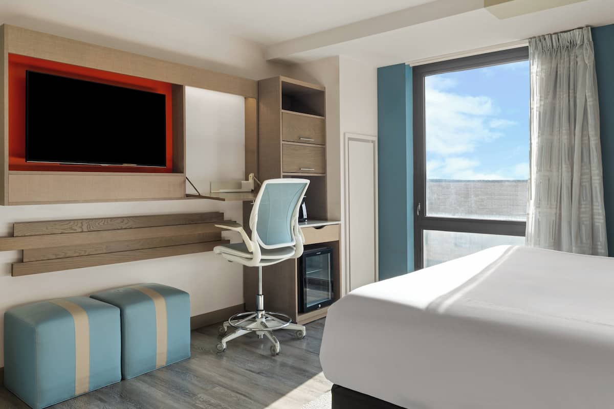 Premium Room, 1 King Bed, EVEN Hotel Brooklyn image 1