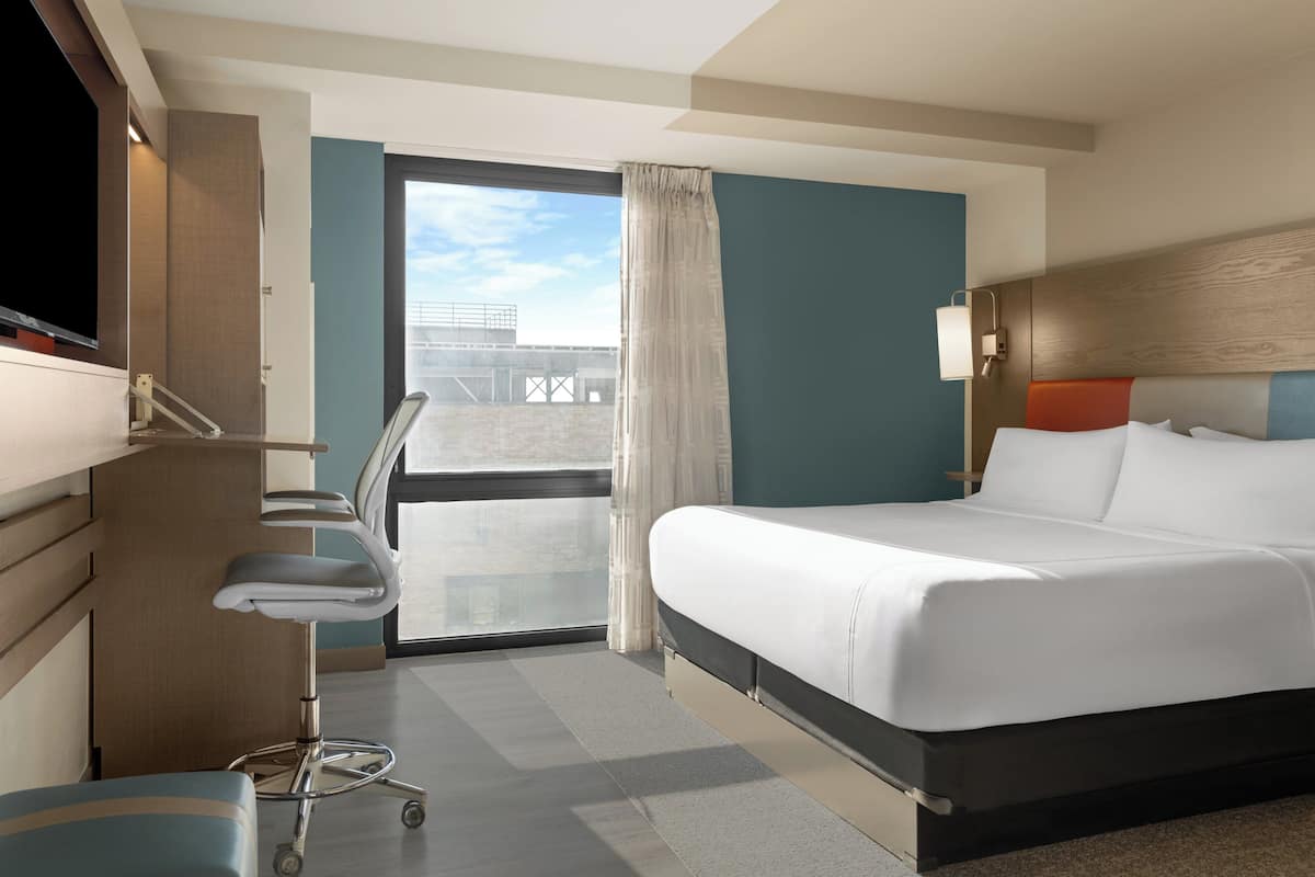 Premium Room, 1 King Bed, EVEN Hotel Brooklyn image 4