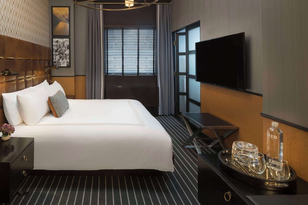 Room, 1 King Bed Gild Hall, A Thompson Hotel image 5