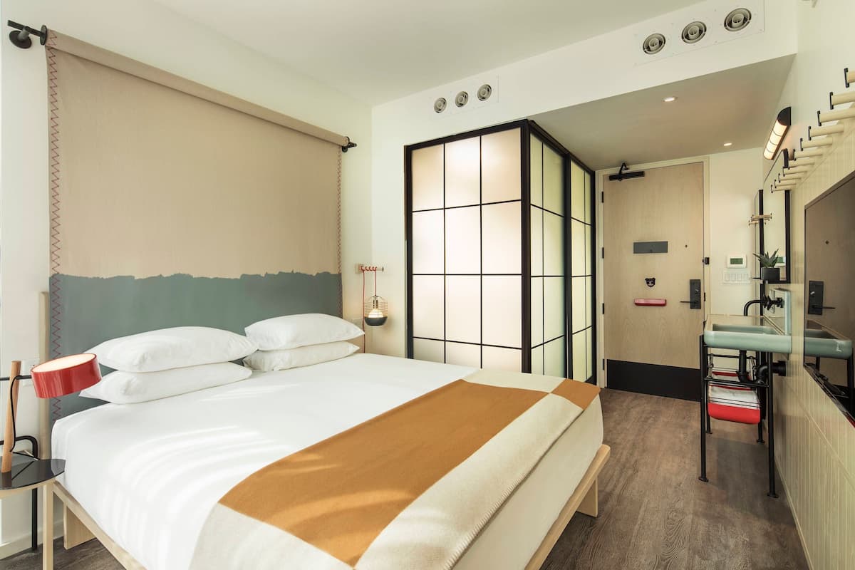 Room, 1 King Bed Moxy NYC Chelsea
 image 6