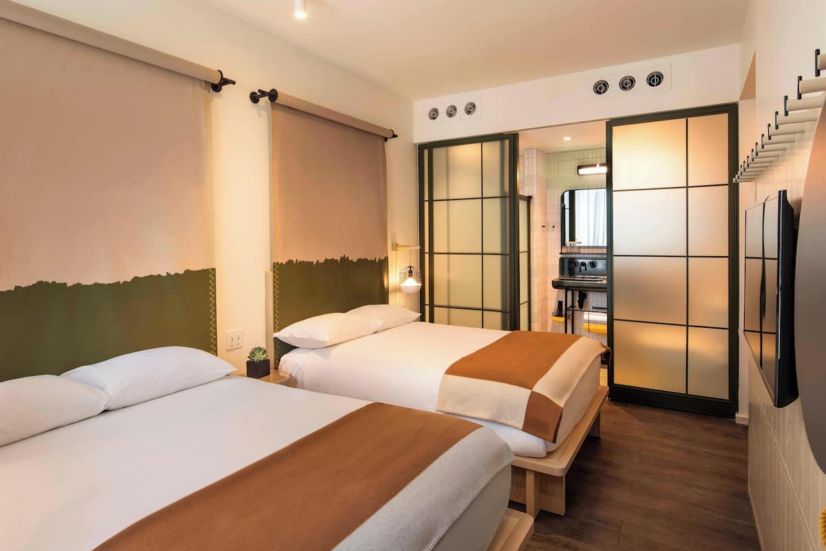 Room, 2 Double Beds Moxy NYC Chelsea
 image 7