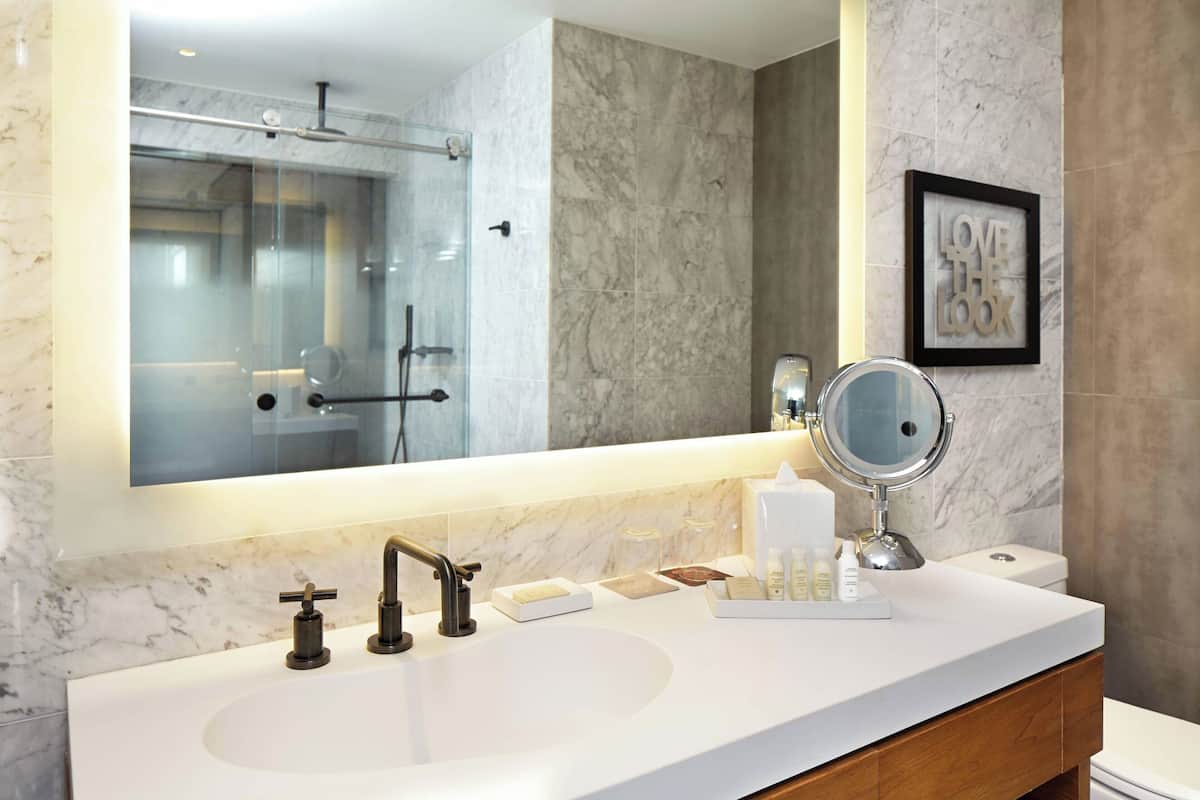 2 Queen Beds,Renaissance New York Midtown Hotel image 2