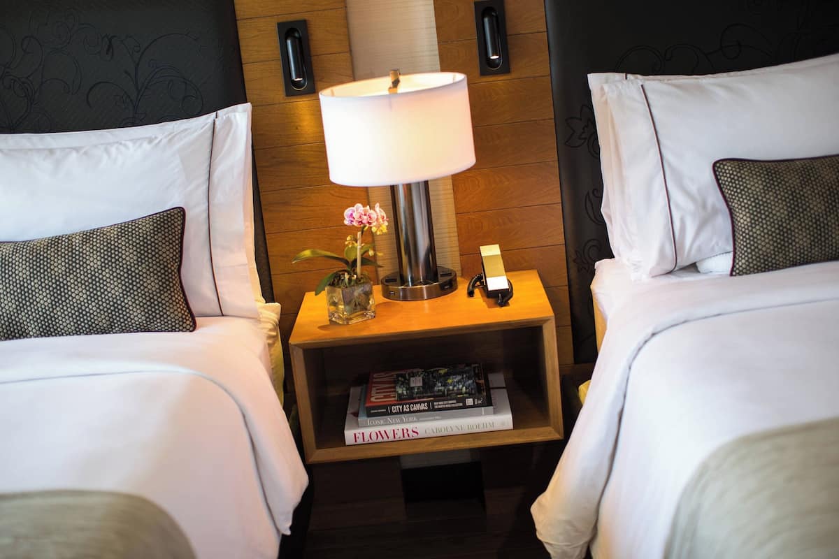 2 Queen Beds,Renaissance New York Midtown Hotel image 4