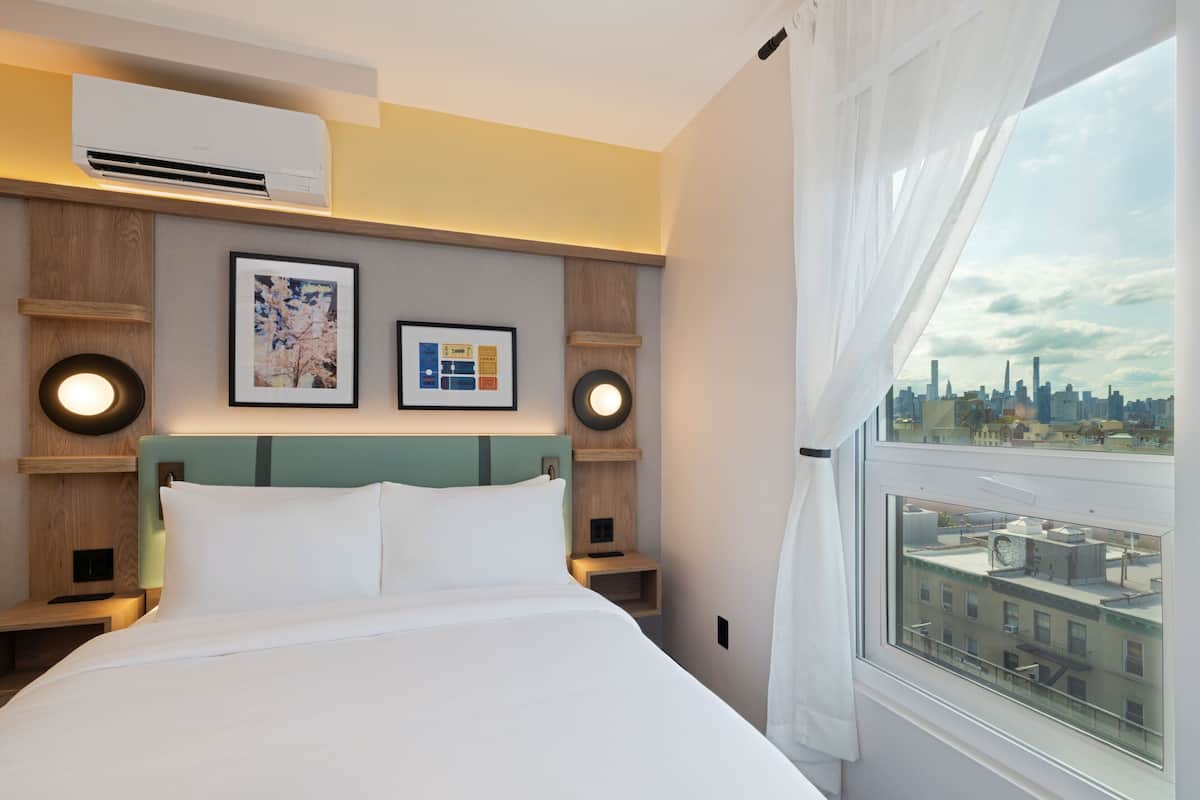 Standard Room, 1 Queen Bed, voco Astoria by IHG image 7