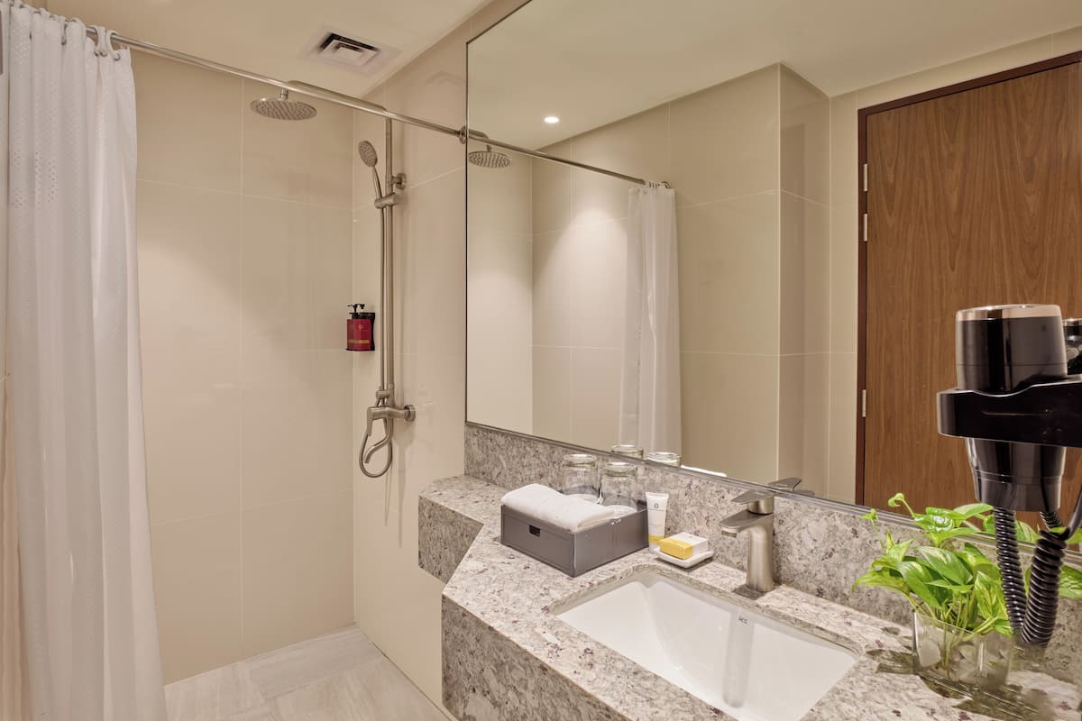 Family Connecting Room, Grand Westside Manila Bay
 image 3