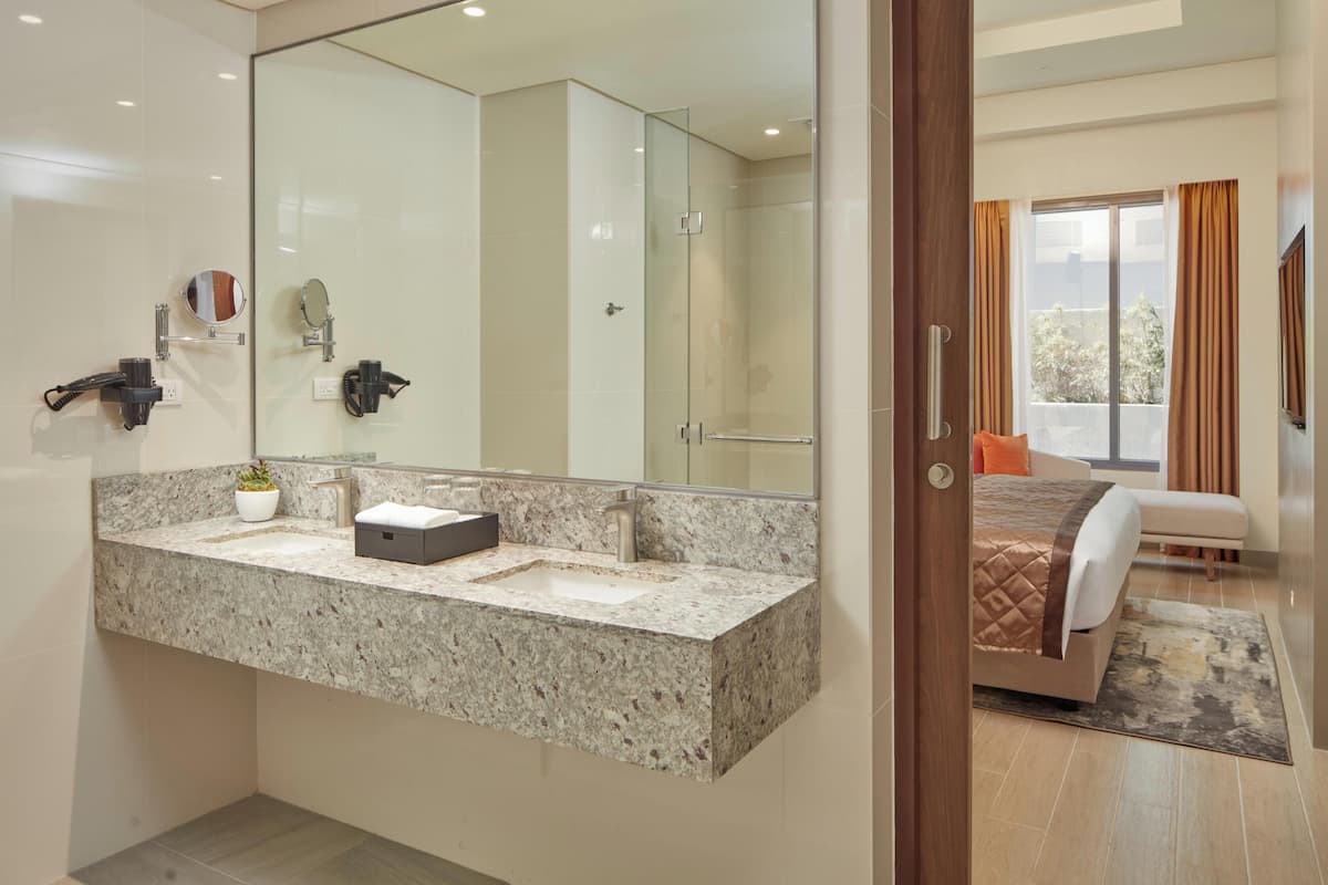 Executive 1 Bedroom Suite, Grand Westside Manila B image 2