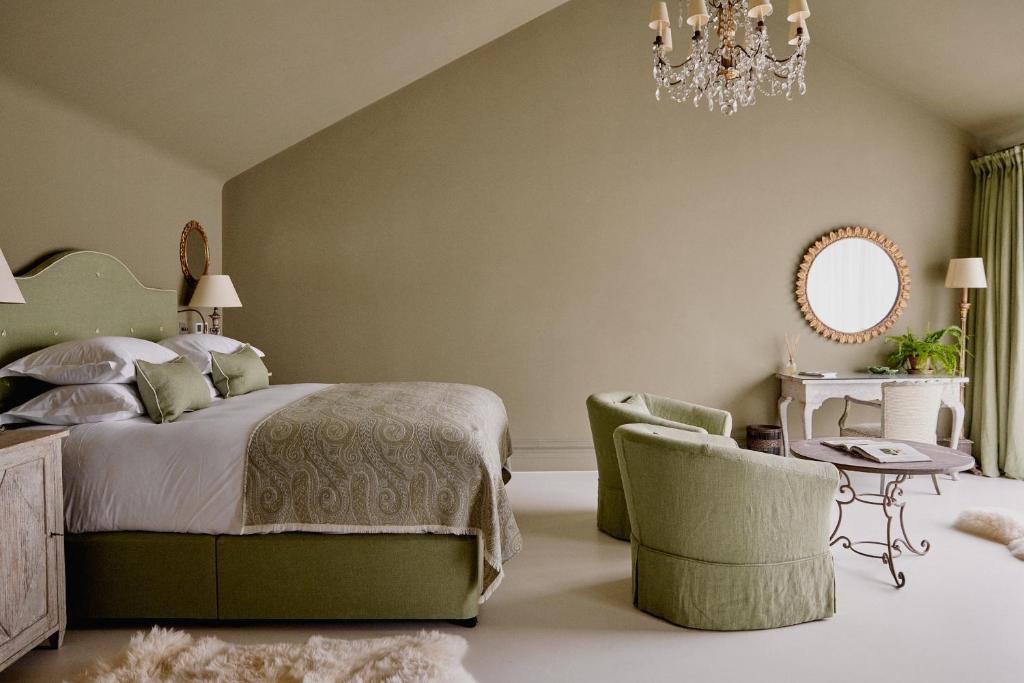 Thyme (King Room with Garden View) image 3
