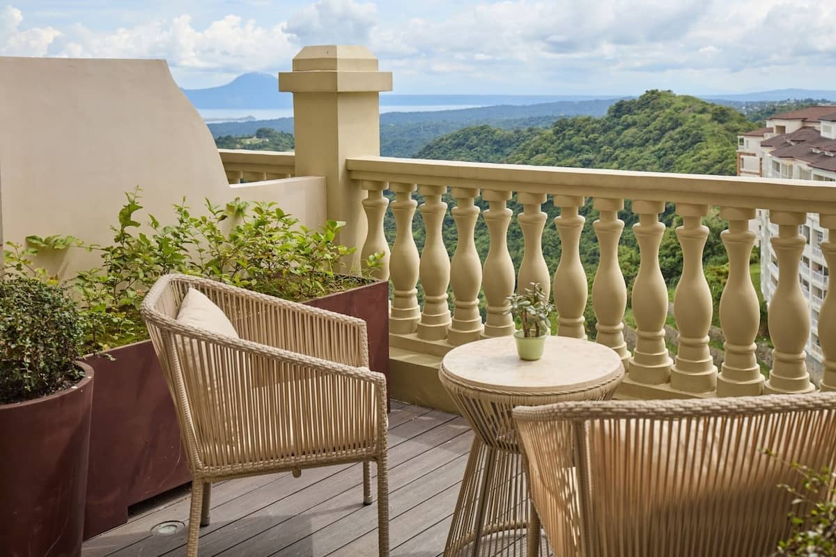 Premier King, Twin Lakes Hotel - near Tagaytay
 image 2