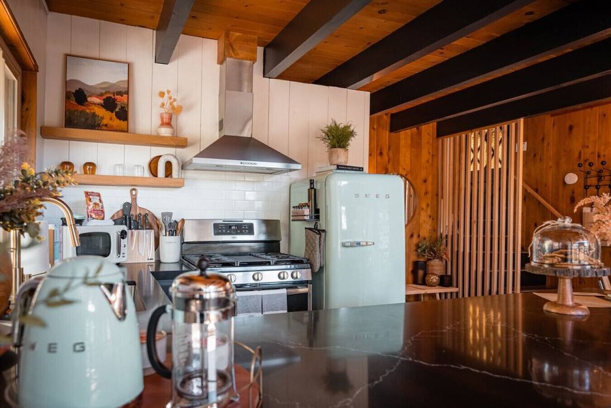 The Lightfoot Cabin · Mid-Century image 2
