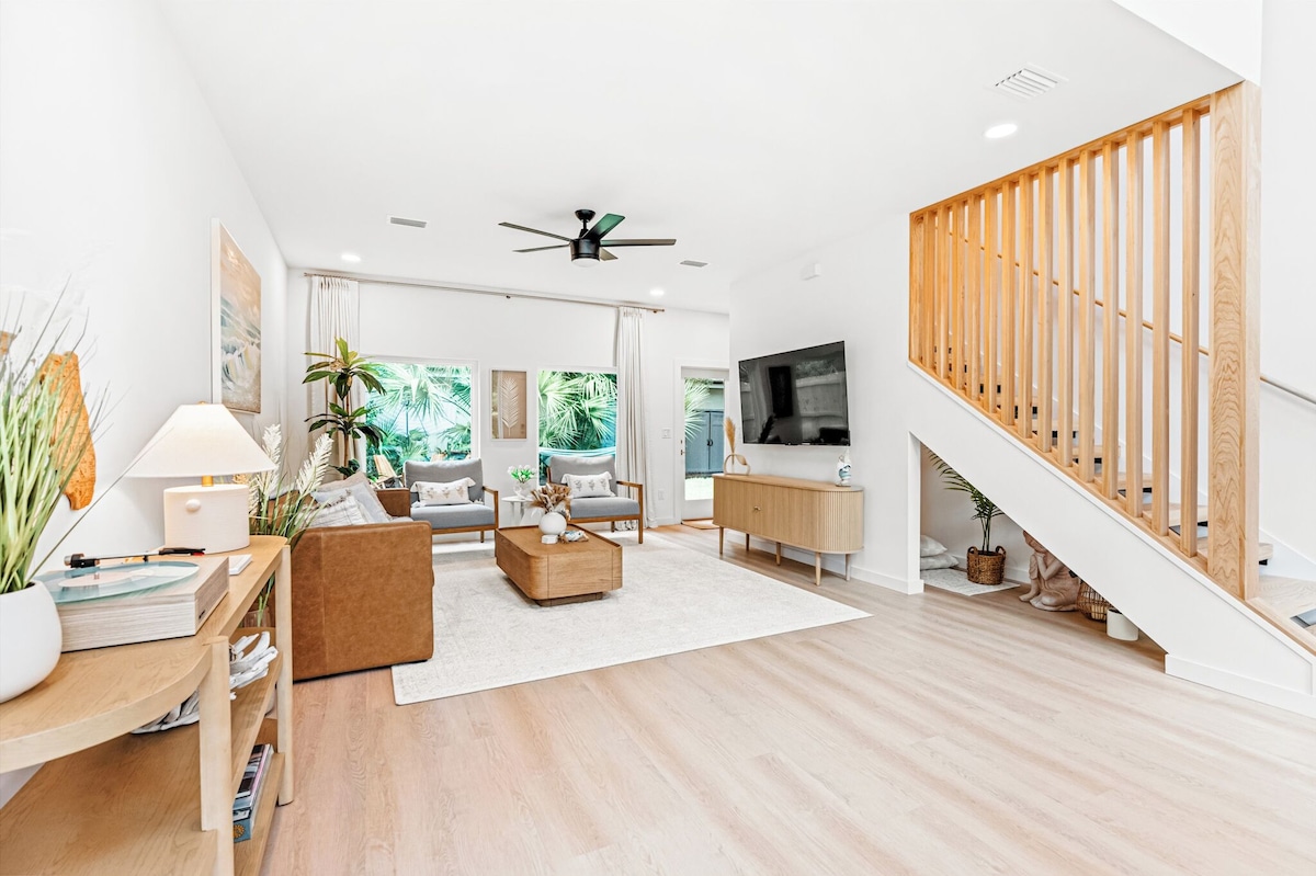 3BR Coastal Retreat near Downtown & Beach image 1
