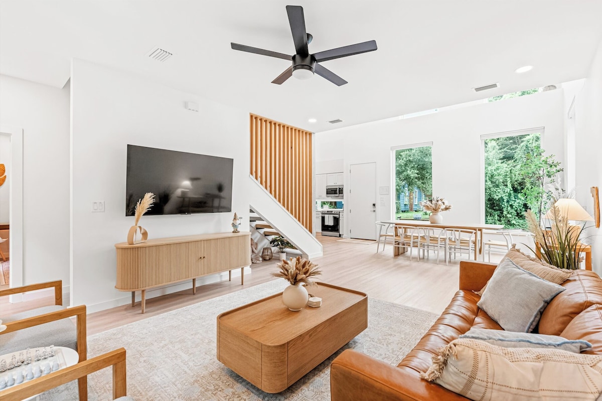 3BR Coastal Retreat near Downtown & Beach image 8