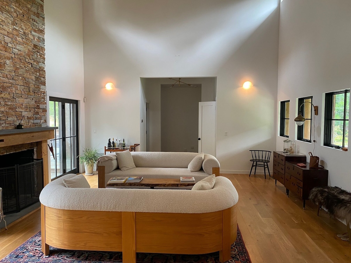 Modern Farmhouse with Pool in East Hampton Beach image 3