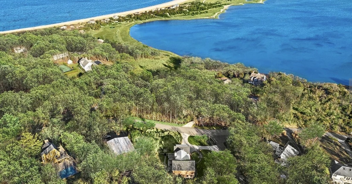 Modern Farmhouse with Pool in East Hampton Beach image 7