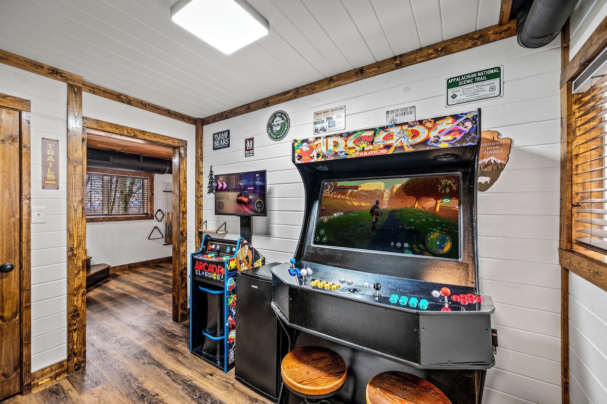 Cabin 1 Mile to DT Hot Tub, Game Room image 4