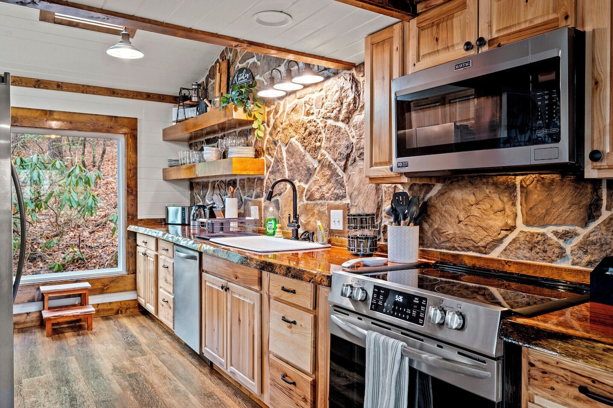Cabin 1 Mile to DT Hot Tub, Game Room image 5