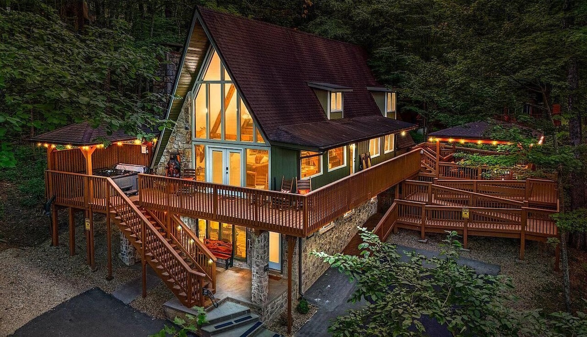 Cabin 1 Mile to DT Hot Tub, Game Room image 10