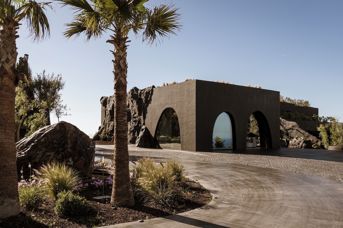 One of One Hotel (Cave Suite Caldera View) image 1
