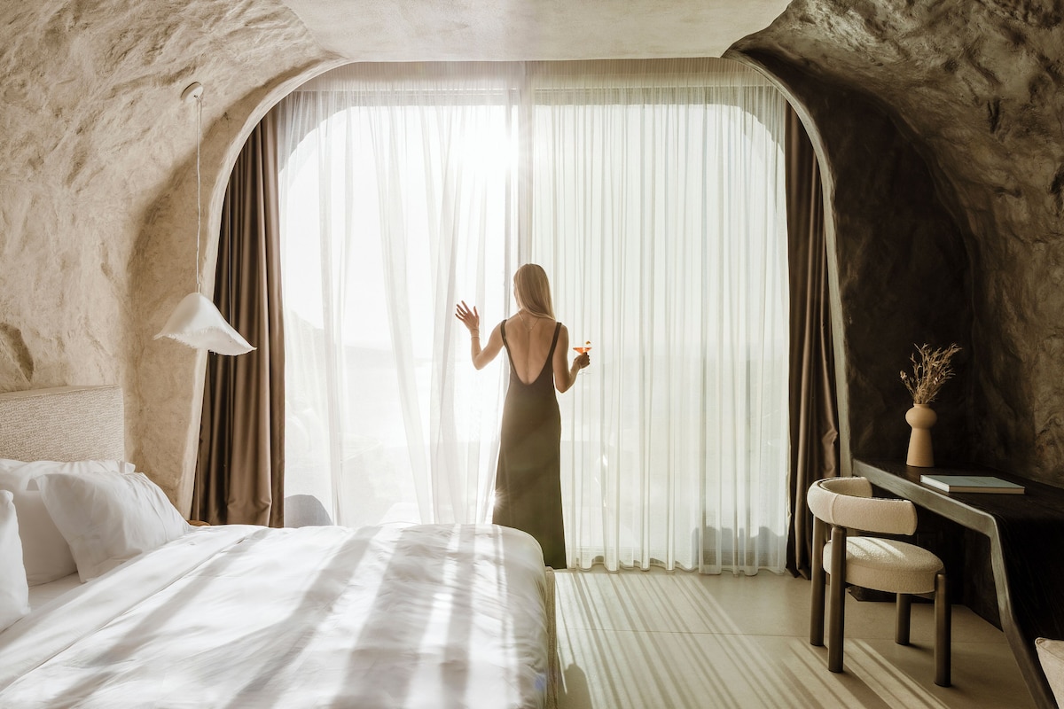 One of One Hotel (Cave Suite Caldera View) image 3