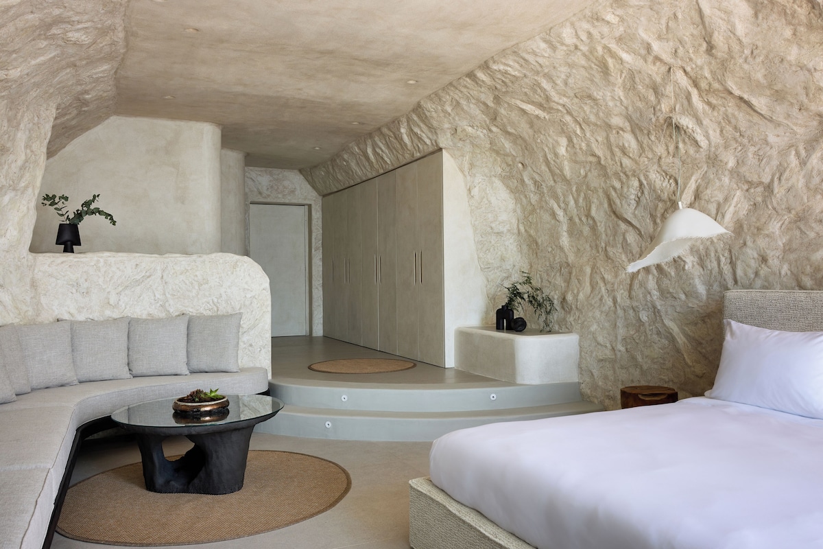 One of One Hotel (Cave Suite Caldera View) image 4