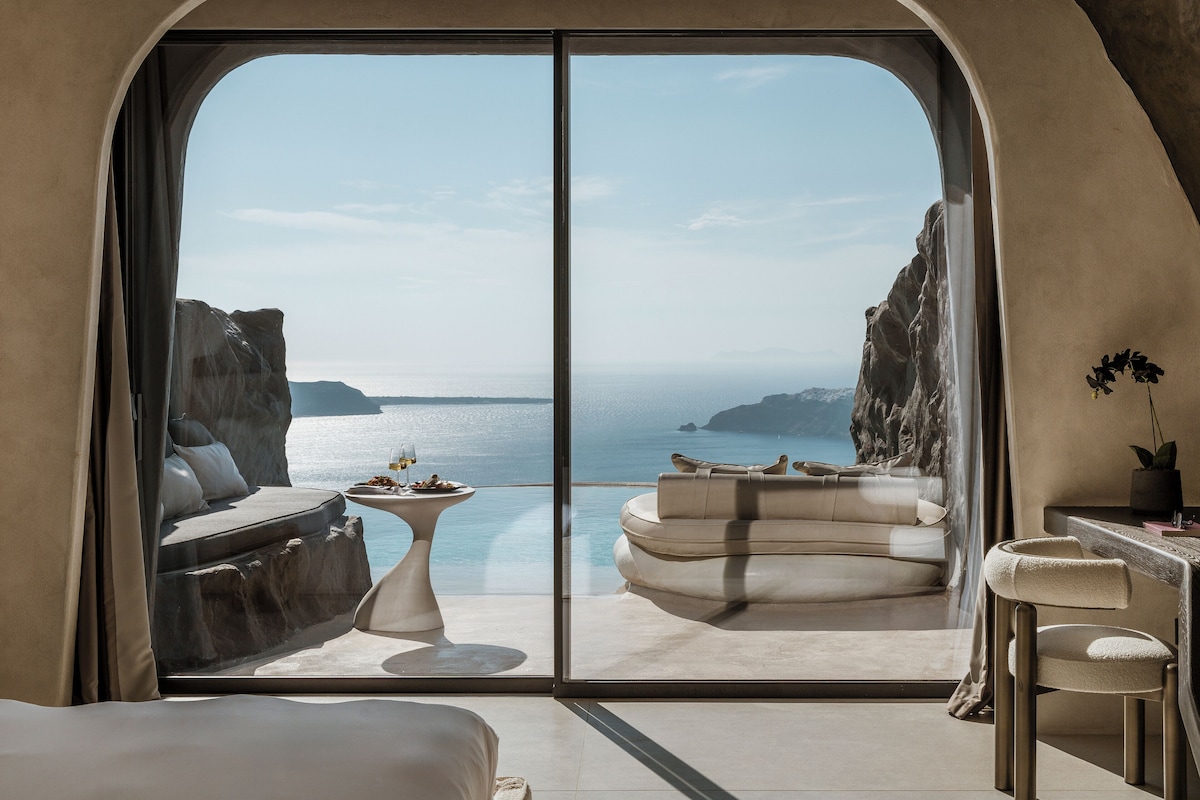 One of One Hotel (Cave Suite Caldera View) image 6