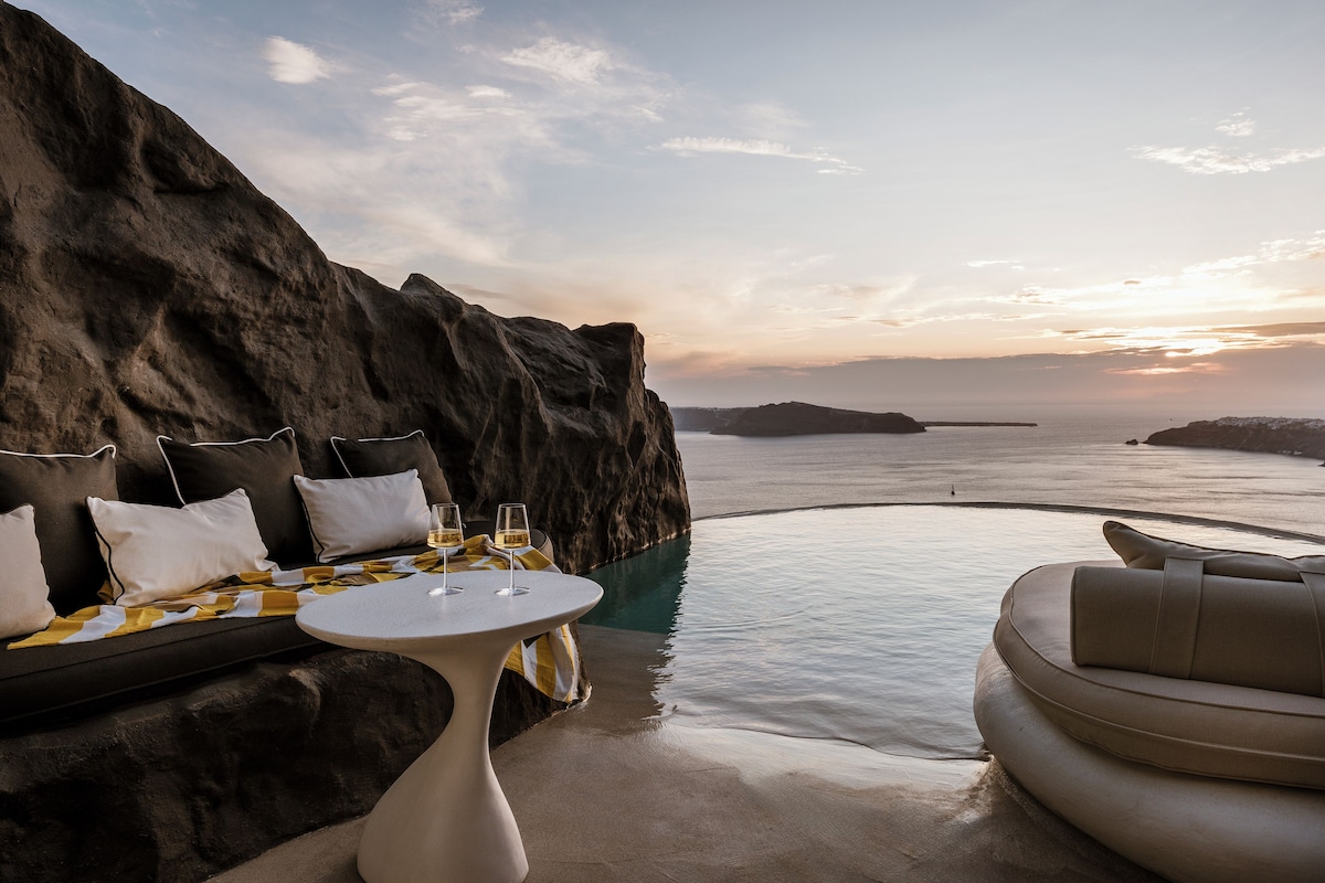 One of One Hotel (Cave Suite Caldera View) image 7
