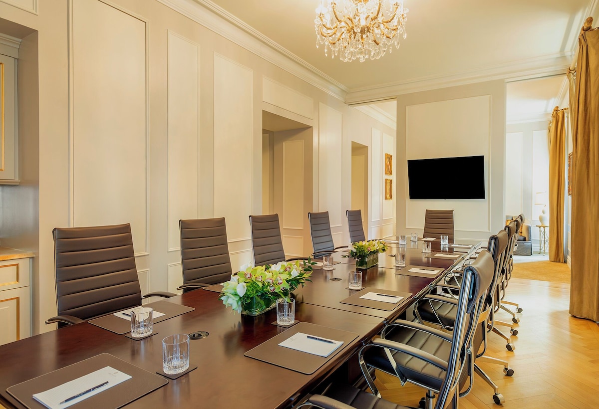 The Plaza (Plaza Room) image 8