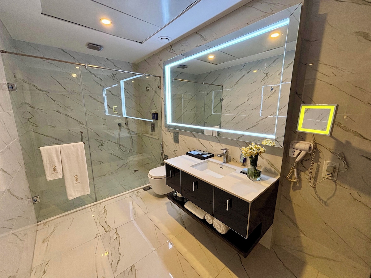 The Nishat Hotel (Executive King Room) image 4