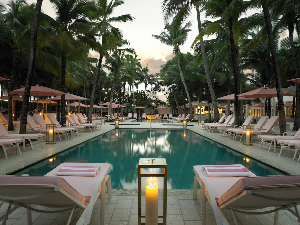 Grand Beach Hotel (King Suite with Bay View) image 5