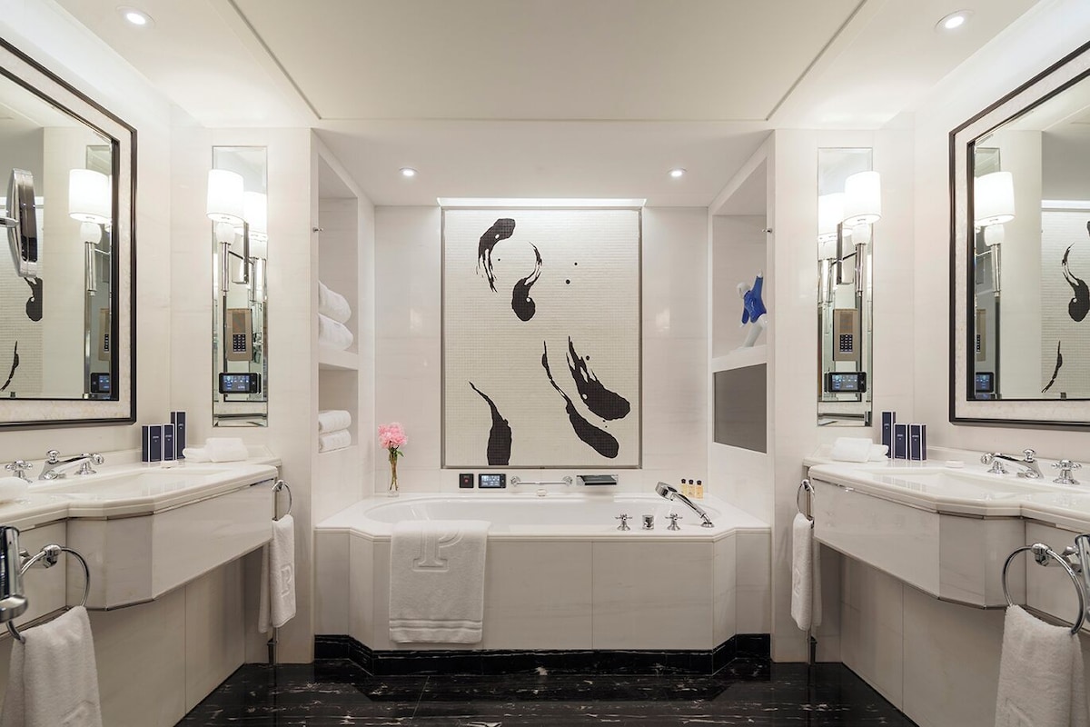 The Peninsula Beijing (Premier Suite) image 7