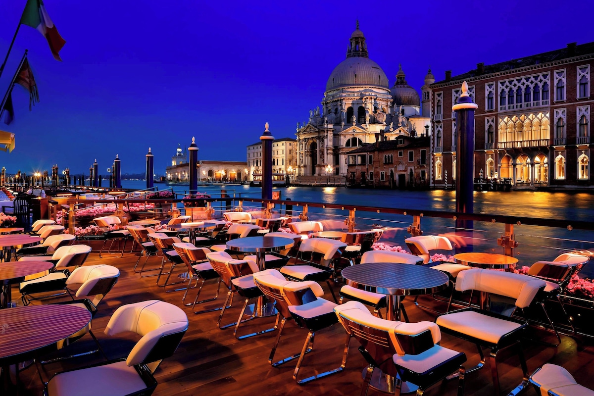 The Gritti Palace (Venetian room) image 1
